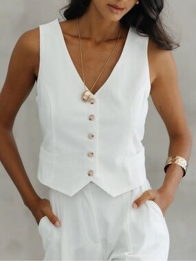 Club Monaco Linen White Sleeveless Button Vest